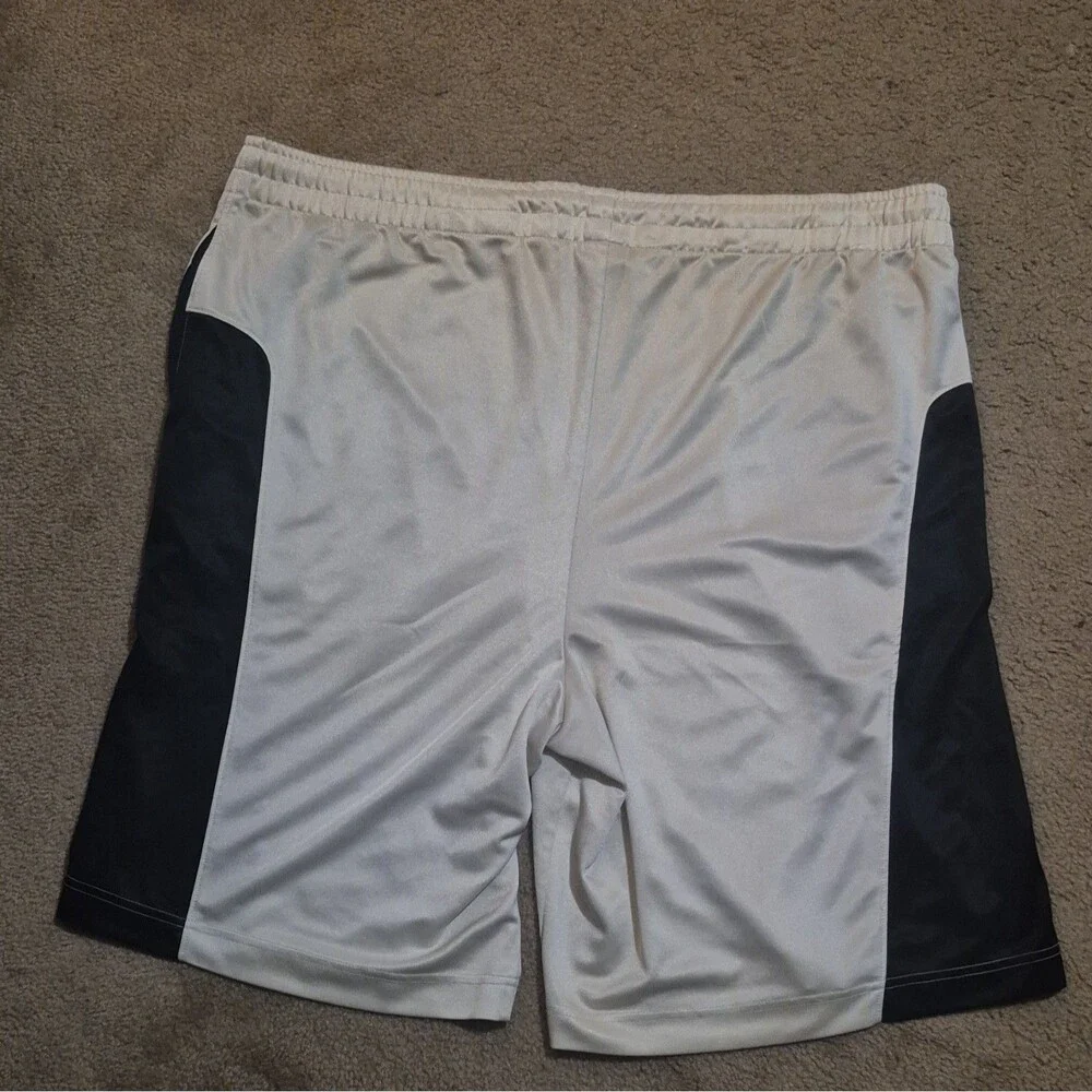 Jordan Basketball Shorts Men's Size XL White Black Athletic Mesh